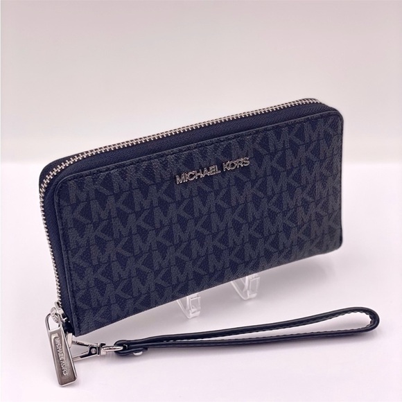 Michael Kors Jet Set Travel Large
Flat Zip MF Phone Case Wristlet
Wallet - Picture 7 of 11